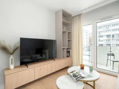 Beige and Green Two Bedroom Apartment in Poznań with Parking and Bathtub by Noclegi Renters, photo 7 of 10