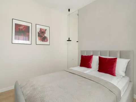 Apartament w Zielonej Okolicy Poznania z Parkingiem by Noclegi Renters, photo 2 of 10