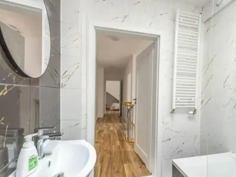 ewa apartment, photo 7 of 10