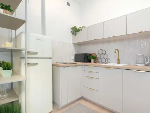 Stylish Apartment Near the Old Market Square, Pet Friendly by Noclegi Renters, photo 3 of 10
