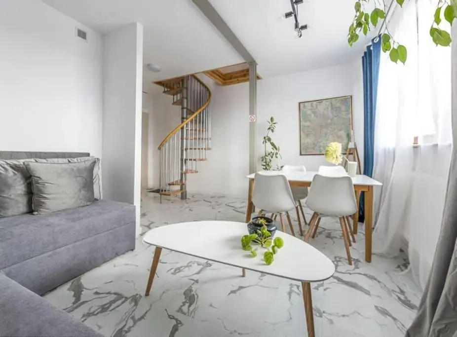 ewa apartment, photo 1 of 10