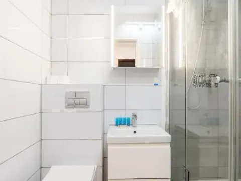 Bukowska Airport Comfort Apartment by BookingHost, photo 8 of 10