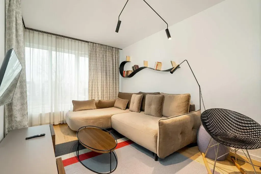 Prestiżowe Apartamenty w Poznaniu z Sypialnią i Parkingiem by Noclegi Renters, photo 1 of 10