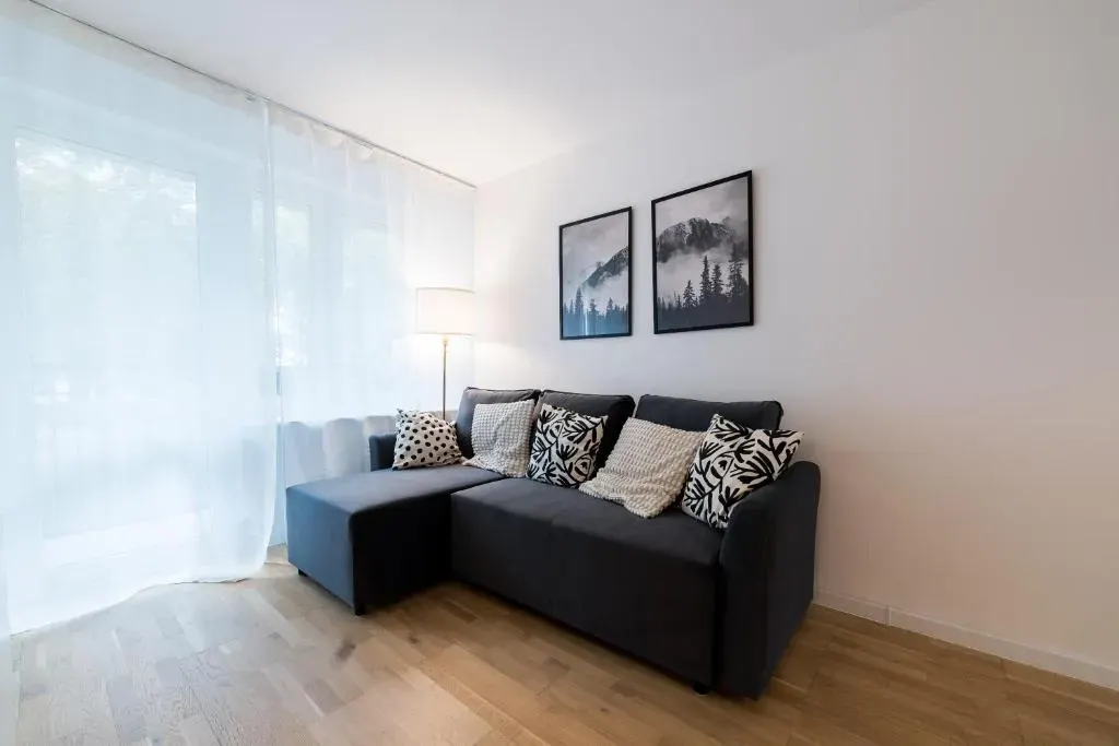 Kosmonautów Comfort Apartment by BookingHost, photo 1 of 10