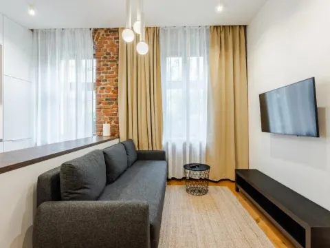 Two Bedroom Very Berry Apartment in Poznań with Desk by Noclegi Renters, photo 5 of 10