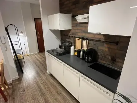 Windows to the City Stylish Apartment, photo 5 of 10