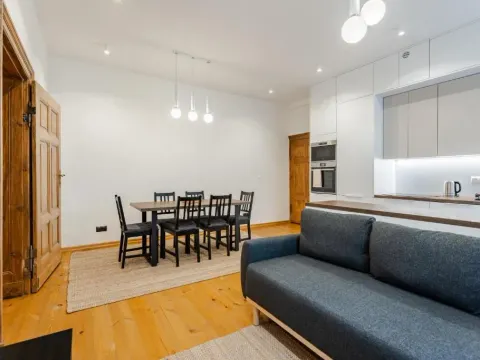 Two Bedroom Very Berry Apartment in Poznań with Desk by Noclegi Renters, photo 8 of 10