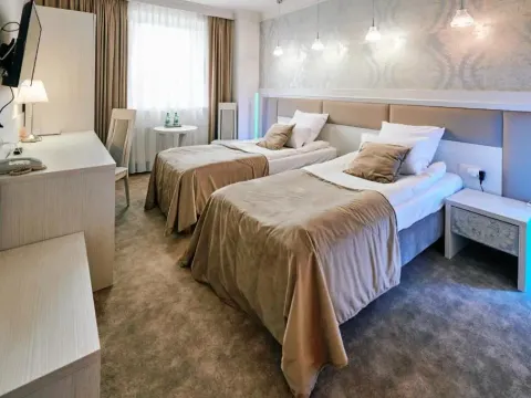 Biały Dom Henlex Hotel Restauracja, photo 2 of 10