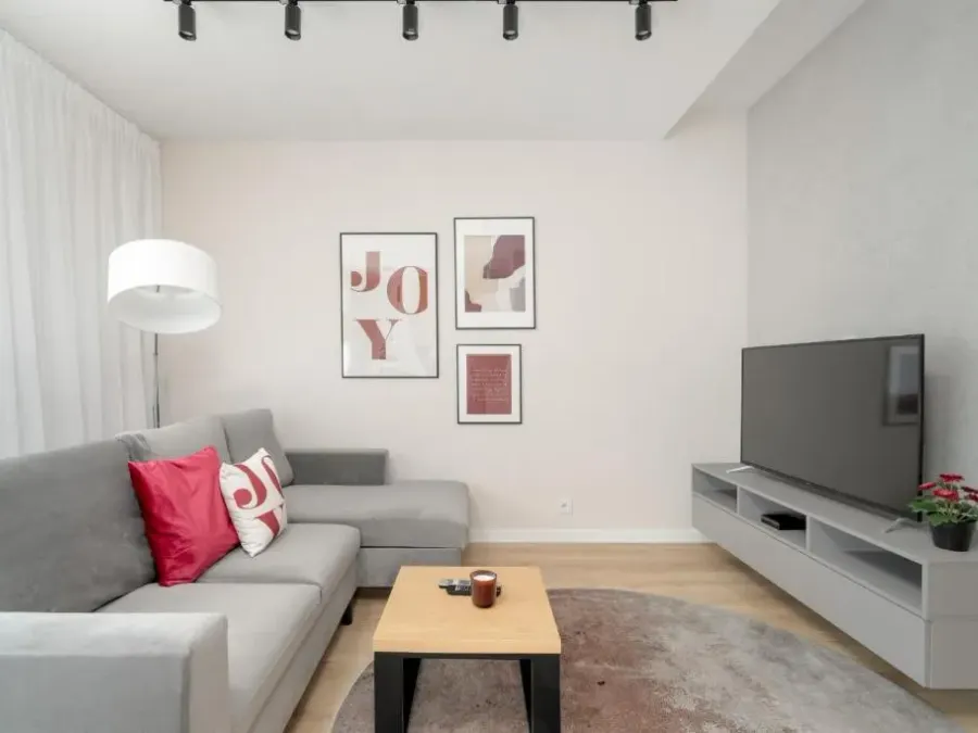 Apartament w Zielonej Okolicy Poznania z Parkingiem by Noclegi Renters, photo 1 of 10