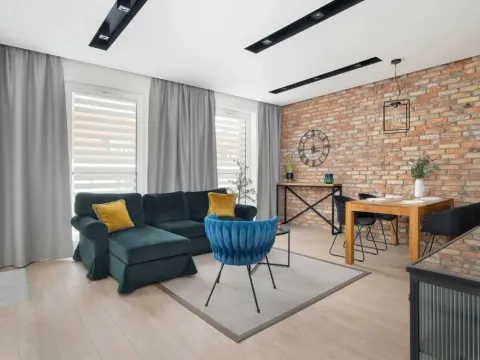 Luxury Apartment with Parking and Balcony in the City Center by Renters Prestige, photo 6 of 10