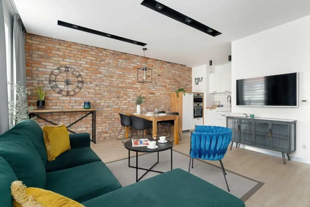 Luxury Apartment with Parking and Balcony in the City Center by Renters Prestige, photo 1 of 10