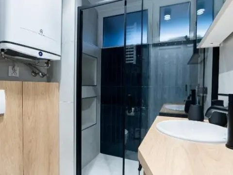 Krakowska Downtown Deluxe Apartment by BookingHost, photo 3 of 10