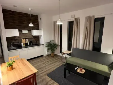 Windows to the City Stylish Apartment, photo 4 of 10