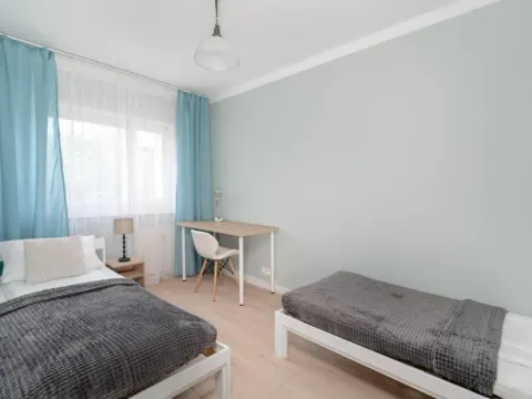 Bukowska Elegancki Apartament z 1 Sypialnią i Biurkiem by Noclegi Renters, photo 3 of 10