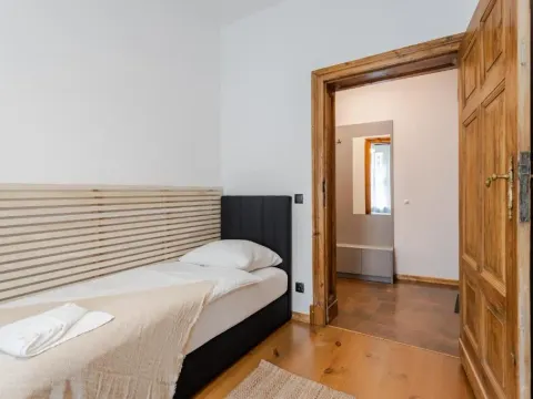 Two Bedroom Very Berry Apartment in Poznań with Desk by Noclegi Renters, photo 3 of 10