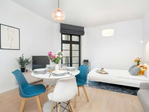 Stylish Apartment Near the Old Market Square, Pet Friendly by Noclegi Renters, photo 6 of 10