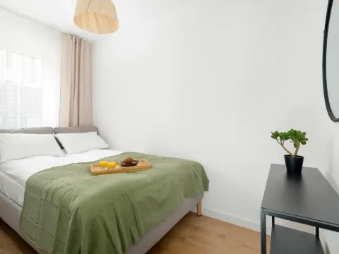 Jasny Apartament z Parkingiem w Centrum Poznania by Noclegi Renters, photo 2 of 10