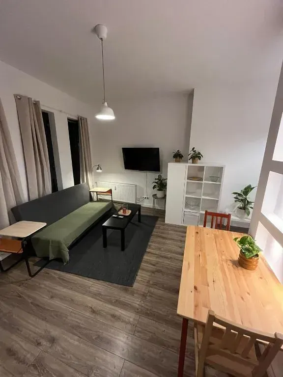 Windows to the City Stylish Apartment, photo 1 of 10