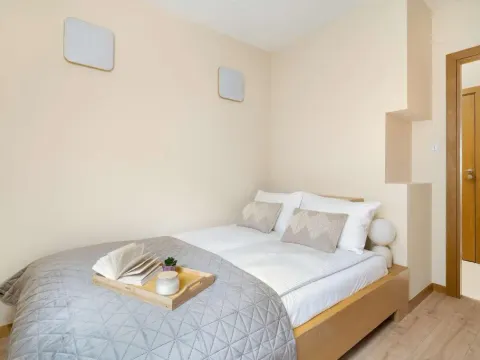 Functional & Modern Apartment with Parking and Balcony by Noclegi Renters, photo 2 of 10