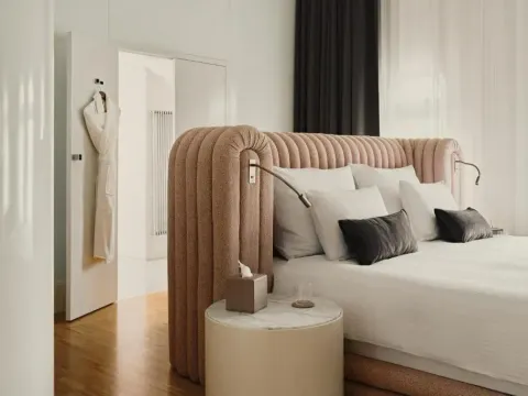 Hotel Blow Up Hall, photo 5 of 10