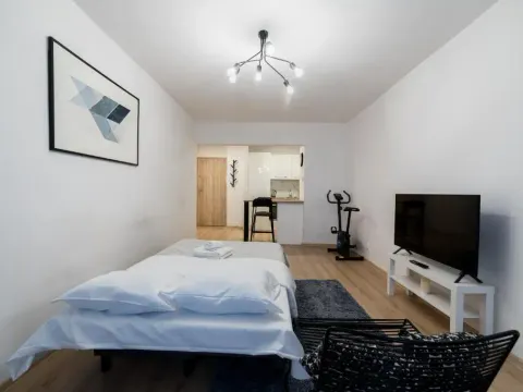 Pod Lipami Charming Apartment by BookingHost, photo 5 of 10