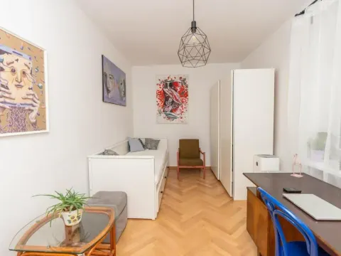 ArtBase - cozy and close to everywhere, photo 3 of 10