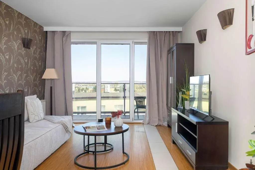 Functional & Modern Apartment with Parking and Balcony by Noclegi Renters, photo 1 of 10