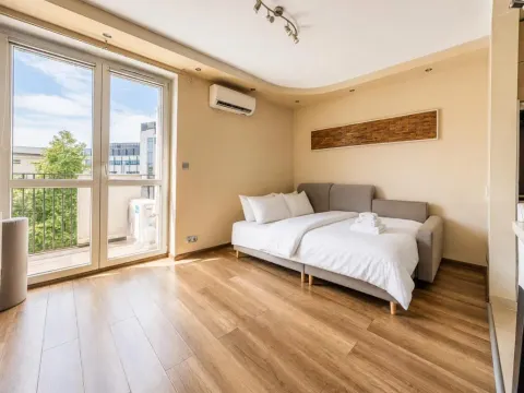 Garbary City Center Apartment by BookingHost, photo 7 of 10
