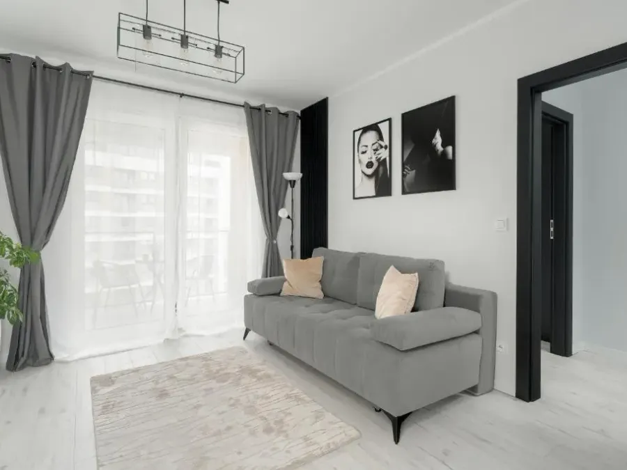 Wyjątkowy i Nowoczesny Apartament z Balkonem i Parkingiem by Noclegi Renters, photo 1 of 10