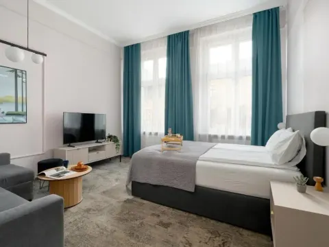 Jasne Studia Very Berry w Centrum Poznania by Noclegi Renters, photo 10 of 10