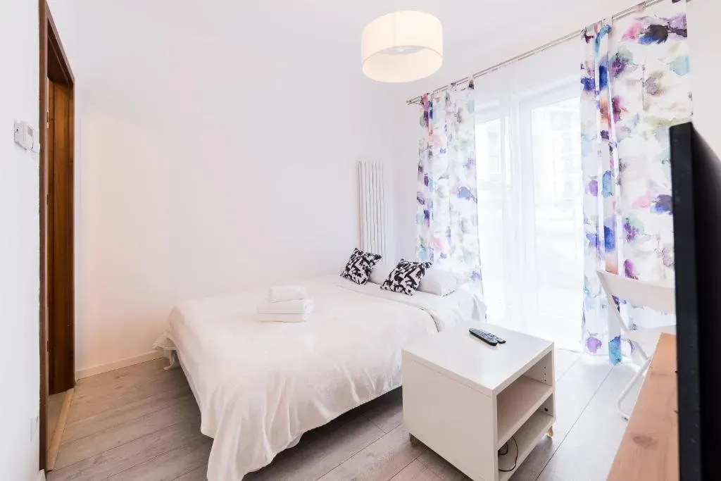 Poznań Wschód Homely Apartment by BookingHost, photo 1 of 10