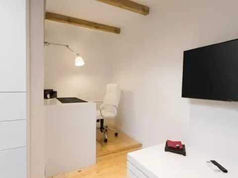 FIFNY Apartment, photo 4 of 6