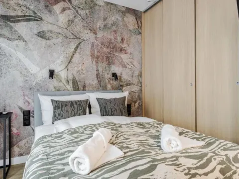 Stylowe Studio Very Berry w Poznaniu z Parkingiem i Balkonem by Noclegi Renters, photo 7 of 10