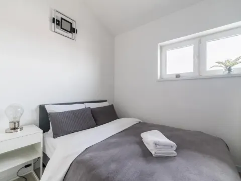 Błażeja Modern Apartment by BookingHost, photo 10 of 10