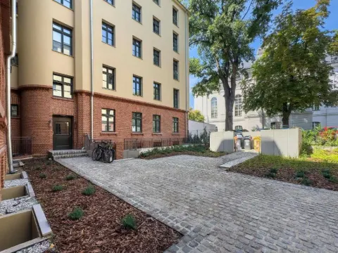 Stylish Apartment Near the Old Market Square, Pet Friendly by Noclegi Renters, photo 4 of 10