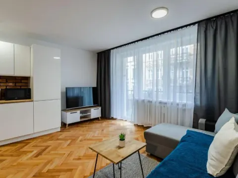 Wawrzyniaka Very Berry Modern Apartment for 6 Guests Near Old Zoo Poznań by Noclegi Renters, photo 3 of 10