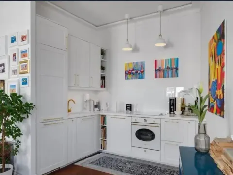 Luxury apartment in center town!, photo 5 of 10