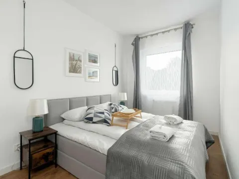 Elegancki Apartament Niedaleko Parku w Poznaniu z Tarasem i Parkingiem by Noclegi Renters, photo 3 of 10