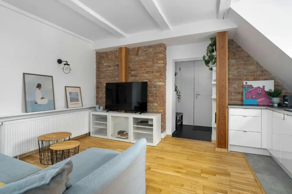 Charming Apartment in a Perfect Location Suitable for 4 People by Noclegi Renters, photo 1 of 10