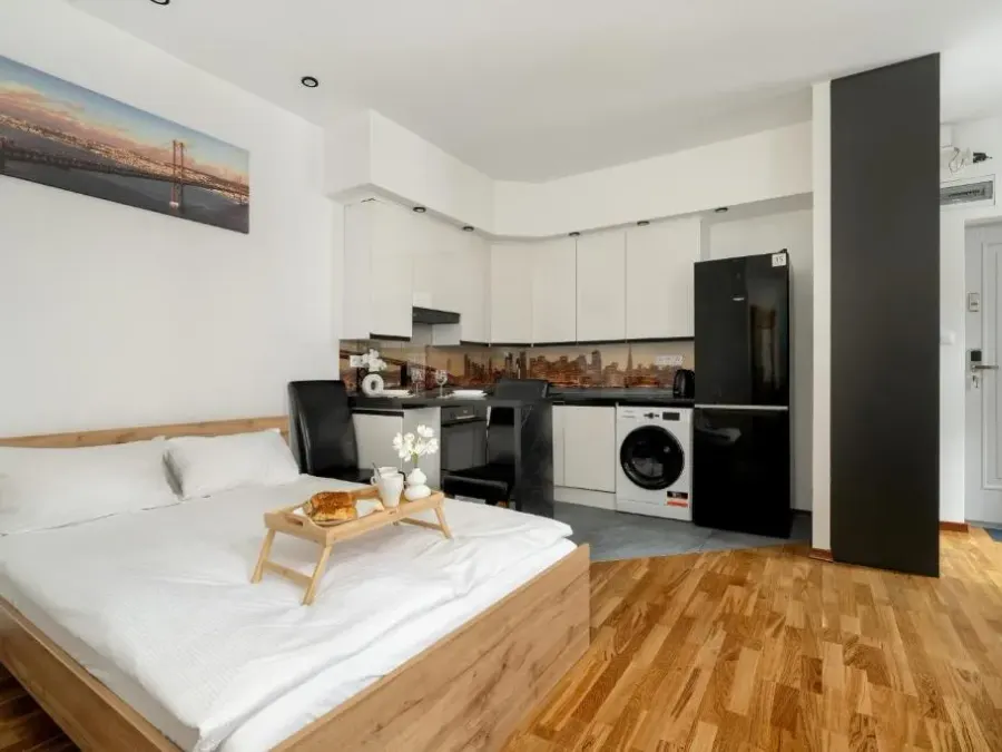 Przytulne Studio Very Berry w Centrum Poznania by Noclegi Renters, photo 1 of 10