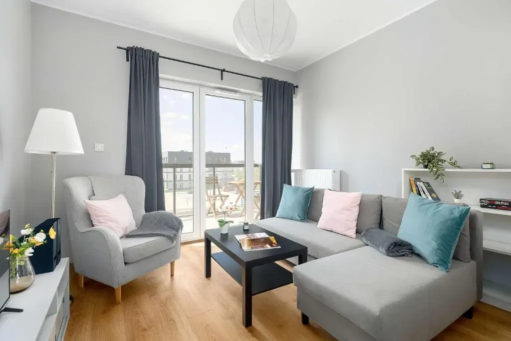 Bright Apartment in Poznań with Parking, Balcony and Desk by Noclegi Renters, photo 1 of 10