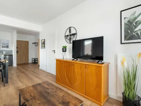 Elegancki Apartament Niedaleko Parku w Poznaniu z Tarasem i Parkingiem by Noclegi Renters, photo 9 of 10