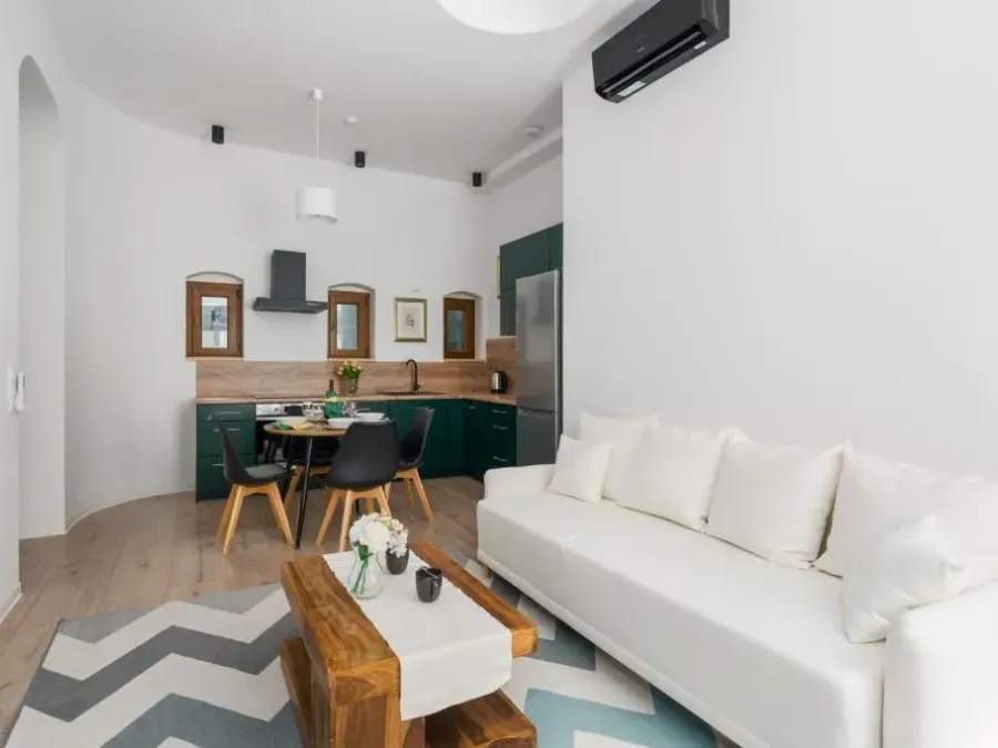 Apartment Kamienica Chełmońskiego 10 przy MTP by Noclegi Renters, photo 1 of 10