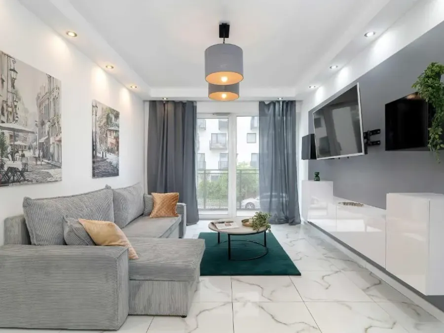 Nowoczesny Apartament z Balkonem w Spokojnej Okolicy by Noclegi Renters, photo 1 of 10