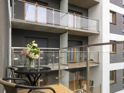 Tasteful Beige Apartment with Parking by Noclegi Renters, photo 4 of 10