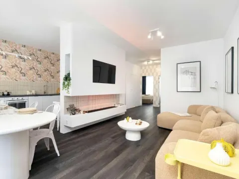 Unique 2-Bedroom Apartment with Balcony Parking by Renters Prestige, photo 8 of 10