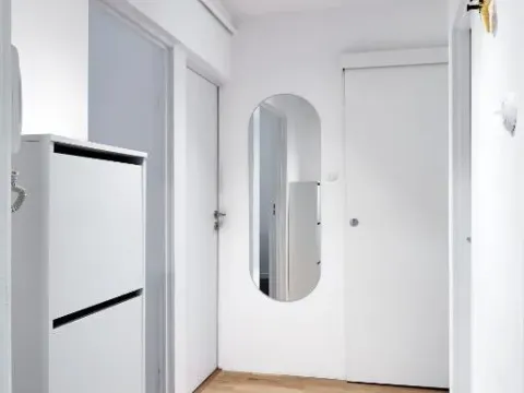 Kosmonautów Comfort Apartment by BookingHost, photo 8 of 10