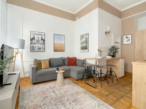 Jasne Studia Very Berry w Centrum Poznania by Noclegi Renters, photo 9 of 10
