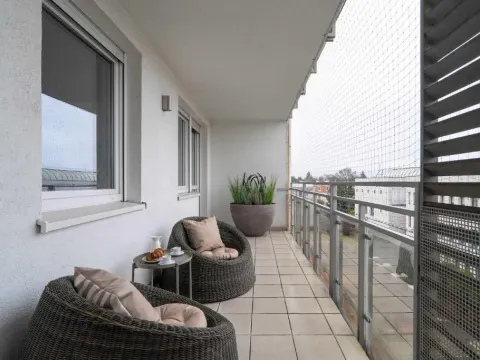 Comfortable Apartment with Parking in Poznań by Noclegi Renters, photo 6 of 10