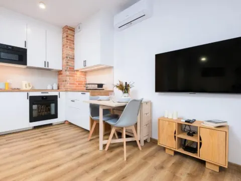 Spychalskiego Studio - Parking, Balcony, Air Con - by Rentujemy, photo 8 of 10